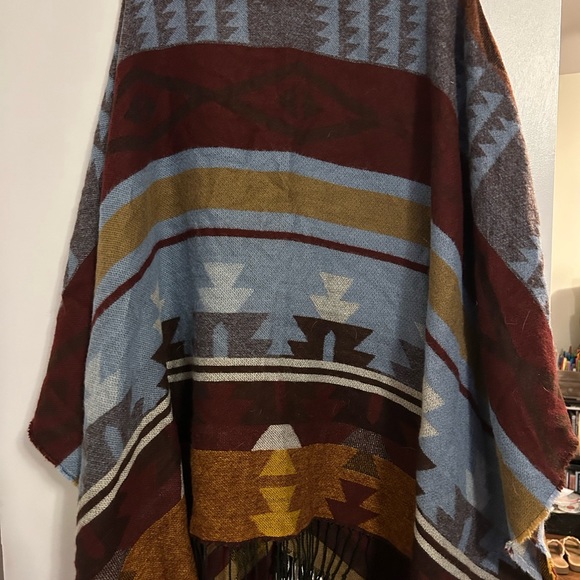Multi colored poncho - Picture 2 of 5